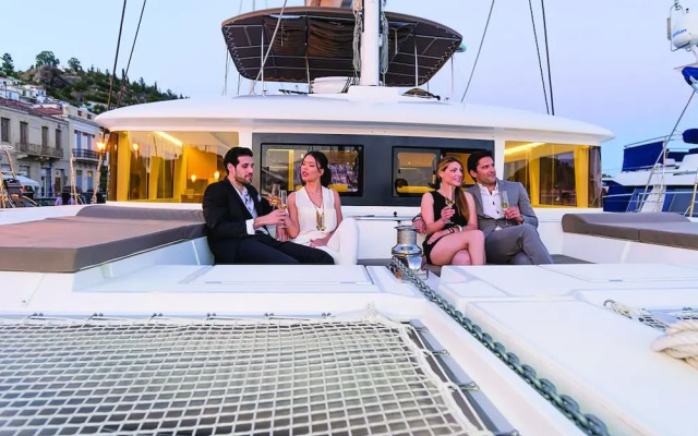 Catamarano Mauticat Boat & Breakfast