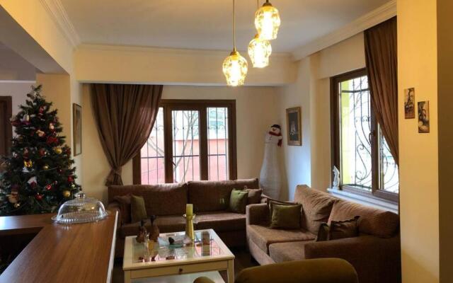 Comfy 3 Room House with Garden