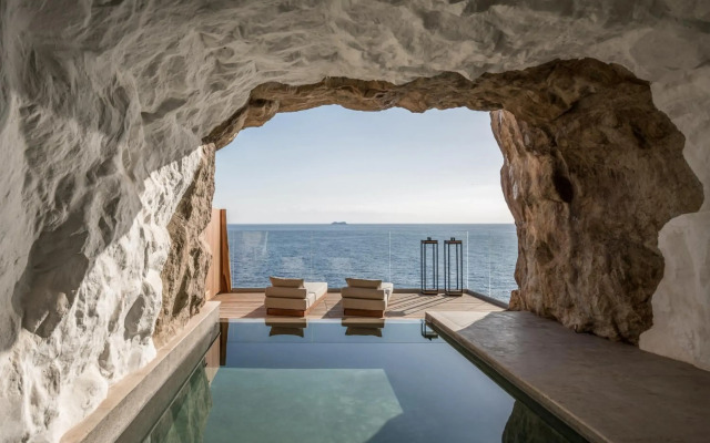 Acro Wellness Suites - Adults Only