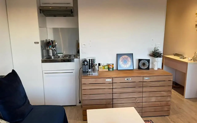 Studio terrasse dans résidence avec piscine
