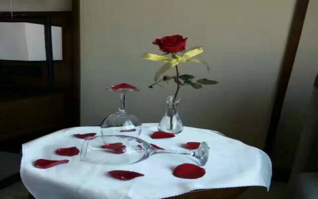 Yingjiang River Bian Chui Hotel
