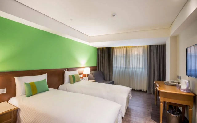 Green World Triplebeds Hotel