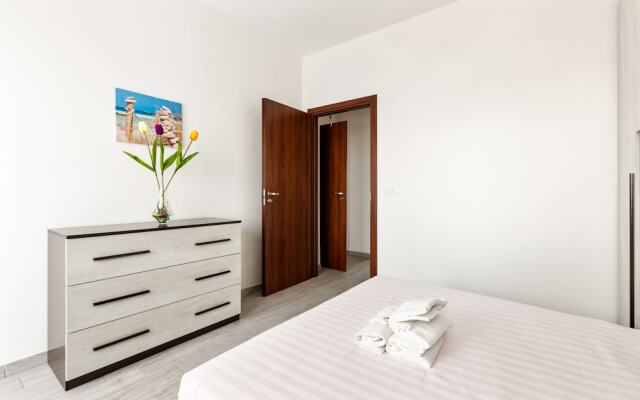 Renewed Balcony Flat With Green Garden