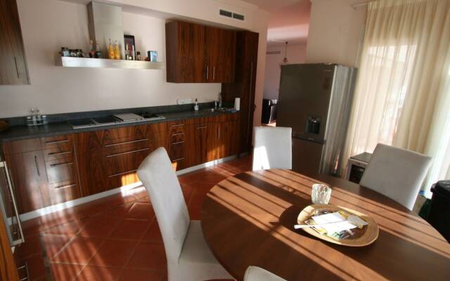 Delightful Villa in Algarrobo with Beach Nearby