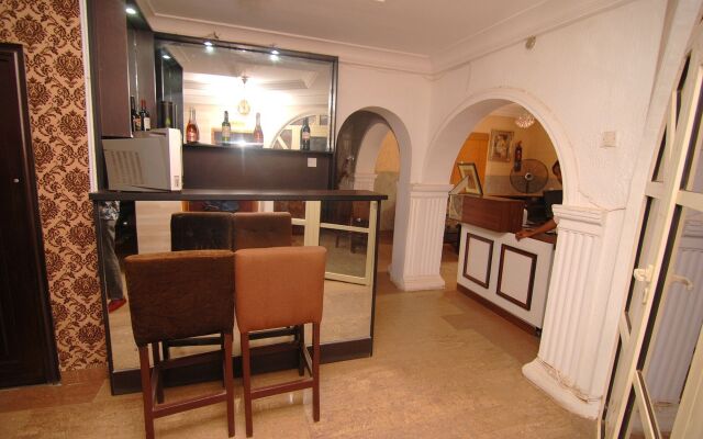 Ajoy Hotel And Suite