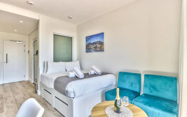 Stunning work pad on 1onAlbert- 601