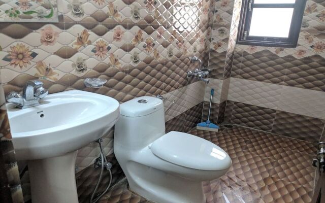 OYO 24660 Mahasu Villa