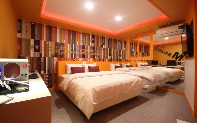 Color M motel