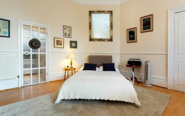 Veeve - Victorian Studio