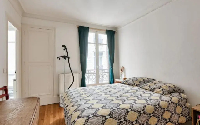 Lovely apt a stone's throw from Montmartre