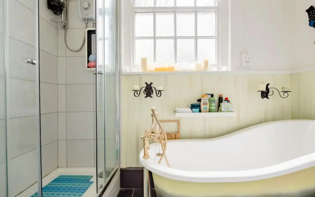Billericay Georgian House, Sleeps 6 - Pet Friendly