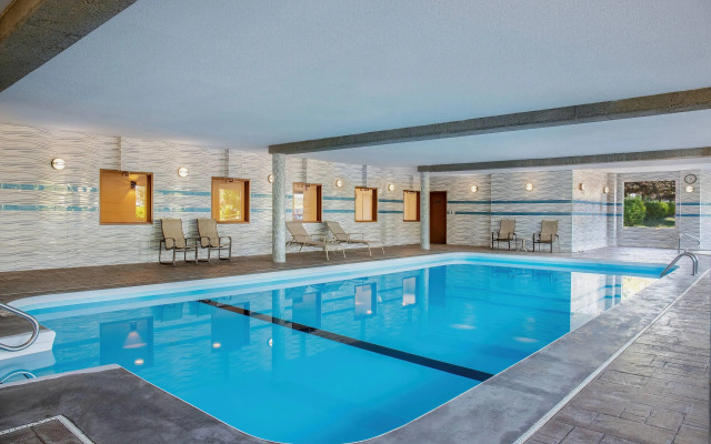 Days Inn & Suites by Wyndham West Edmonton