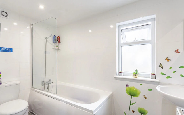 Greyhound Road Rooms