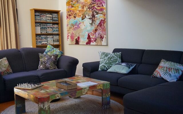 Peppertree Lodge - Hostel