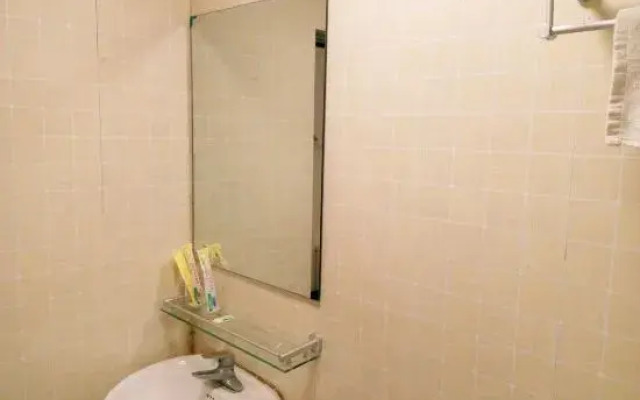 Ward Aladdin Hotel (Linyi Huawu Road)