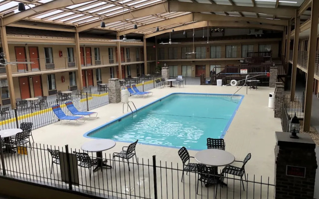 Baymont Inn & Suites Knoxville I-75