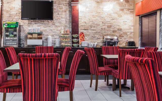 Quality Inn & Suites Des Moines Airport