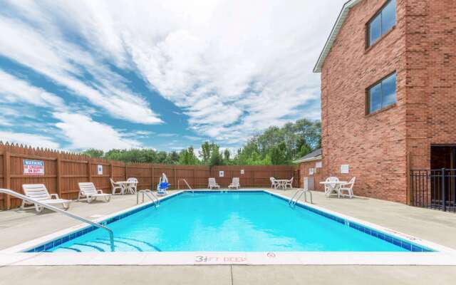 Super 8 by Wyndham Georgetown