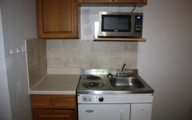 Crows Nest Inn Tawas