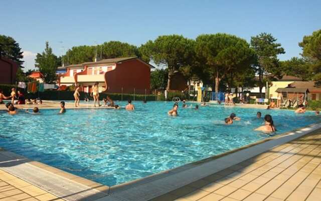 Modern Apartment With Swimming Pools - Beahost