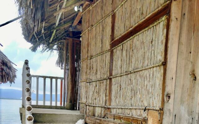 San Blas Private Oceanfront Cabin