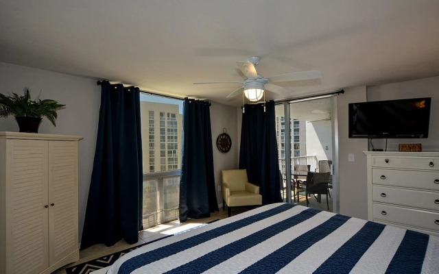 Shoreline 3084 Condo by RedAwning