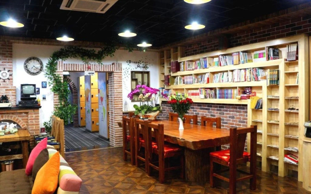 Ziyuoxing International Hostel