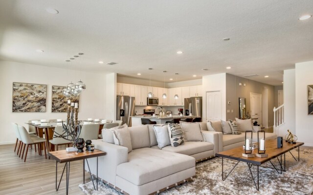 Solterra - 5212 Oakbourne Avenue