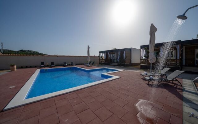 Exotic Mobile Home in Drage With Swimming Pool