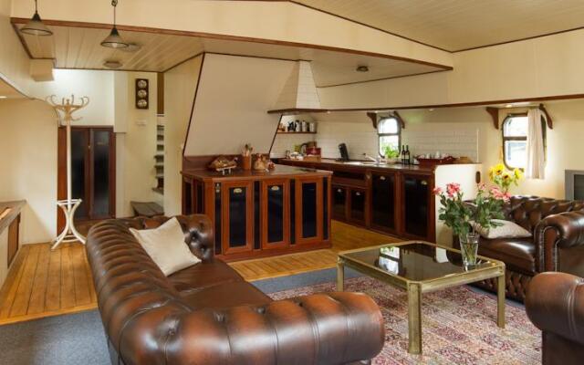 Captain's Place