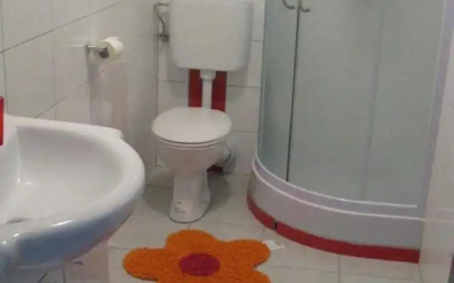 Xena - Comfort and Spacious - A2 Red