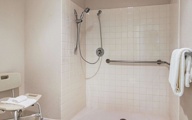 La Quinta Inn And Suites Detroit-Utica