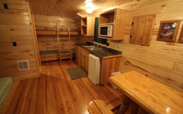 Mackinac Lake Trail Motel