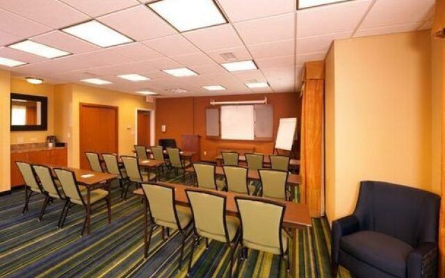 Fairfield Inn & Suites Brunswick Freeport