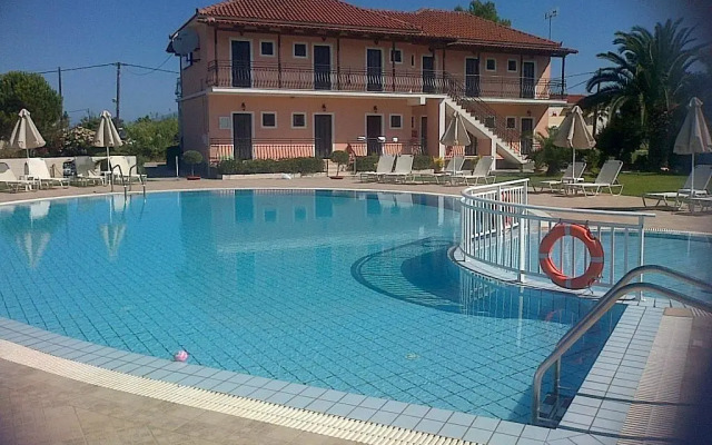 Eleni's Garden & Castello Suites