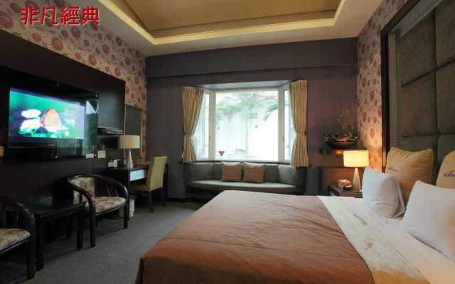 Regale Villa Hotel