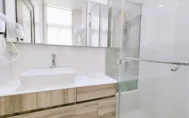 Yixuan light luxury hotel (Shanghai Bund store)