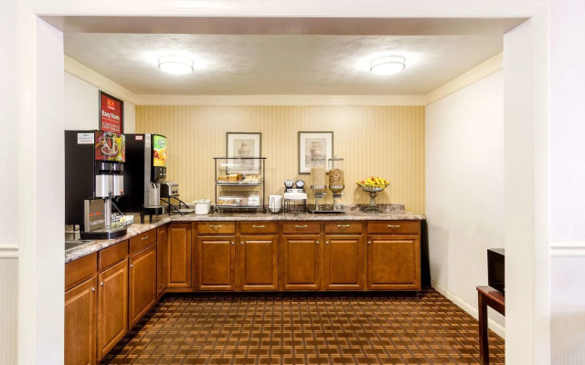 Howard Johnson by Wyndham Malden Boston Area