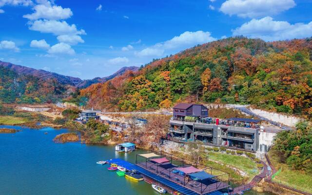 Gapyeong River52 Road Pension