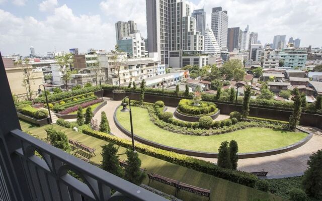 Locals Bangkok The Rich Sathorn-Taksin