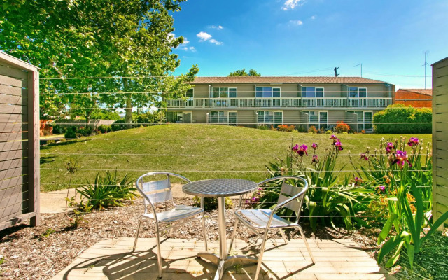 Bathurst Studio Apartments