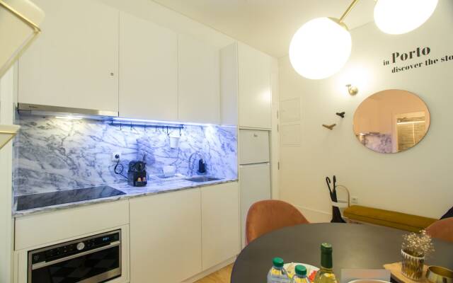 Janelas de São Bento by Porto City Hosts