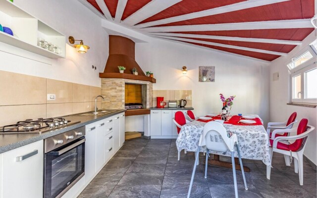 Stunning Home in Medulin With Wifi and 7 Bedrooms