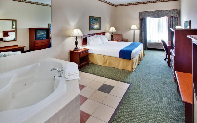 Holiday Inn Express Hotel & Suites Clinton by IHG