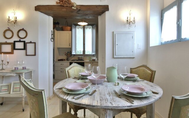4 Person Villa with Private Swimming Pool & Garden in Lovely Surroundings near Cortona