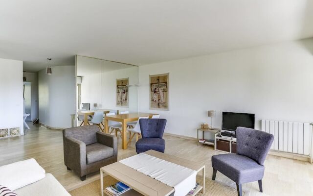 Apartment in Cannes w sea View, Nice Pool & Tennis