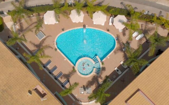 Attico Vista Mare E Piscina