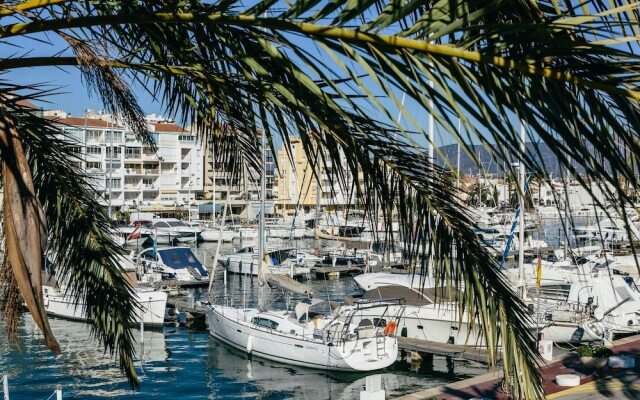 Apartment with a view of the canal and wide surroundings