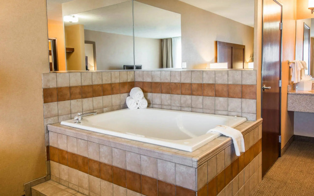 Comfort Inn & Suites