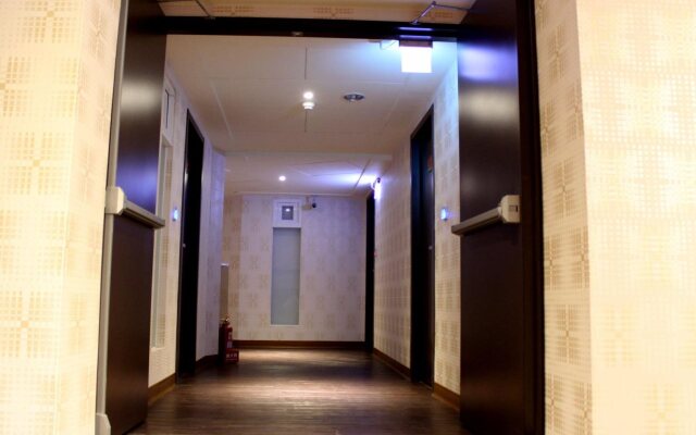 Center Hotel